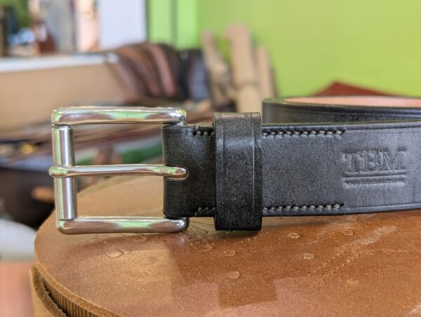 Belt - Devon Black Leather, Grey Stitch, Classic 40 - buckle end