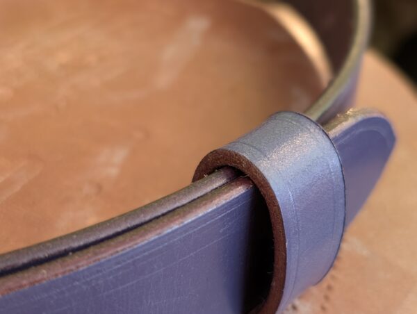 Belt - Ware Purple Leather, Classic in stock 42 - edge close up